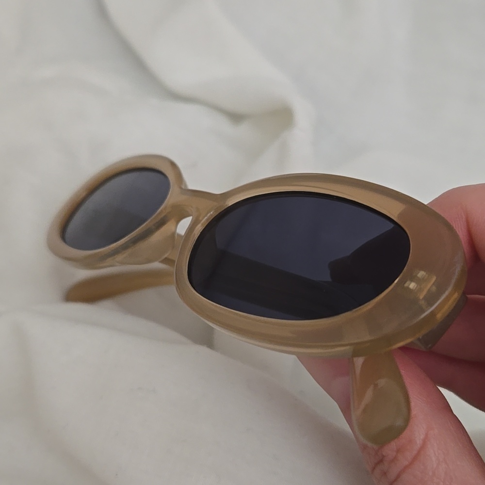 Oval Beige Sunglasses As Seen On Gigi Hadid Y2K Supermodel Festival New As Is - Picture 11 of 15